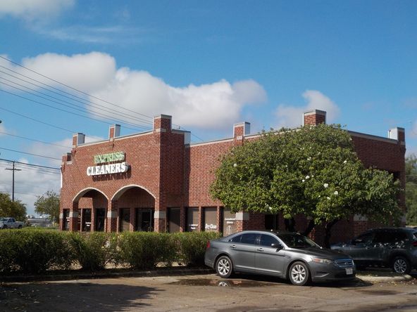 Tejon Plaza: 1601 Alton Gloor , Brownsville, TX 78526